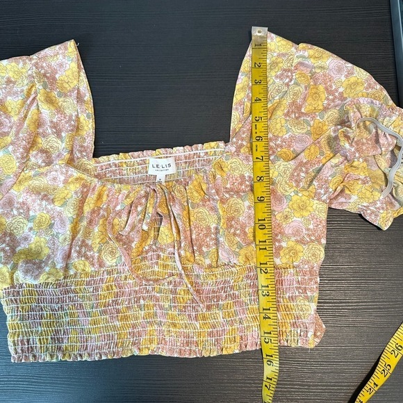 Le Lis Collection Yellow Pink Floral Puff Sleeve Smocked Cropped Top Size Medium - Picture 6 of 7